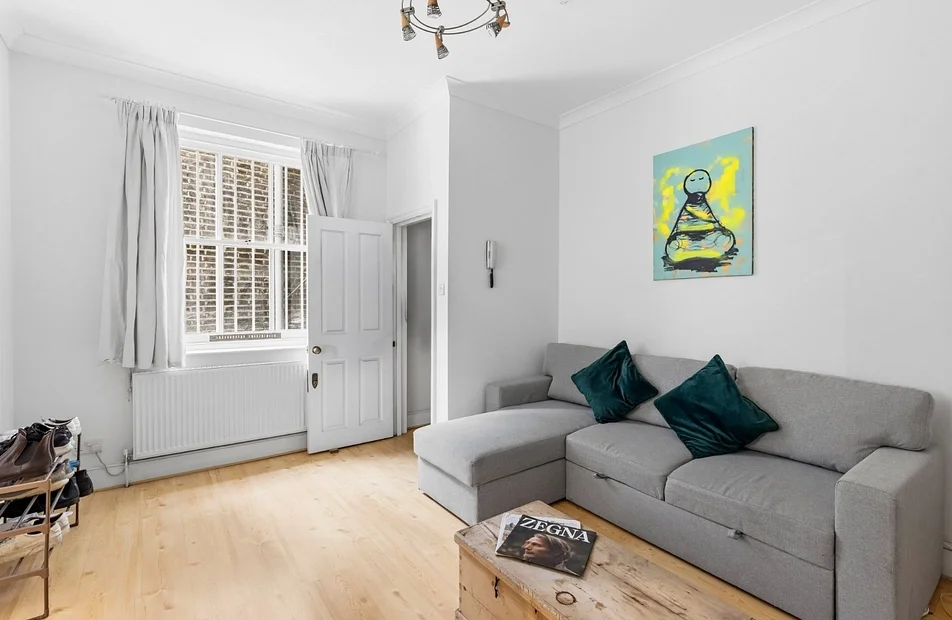 Flat Kensington High Street in Greater London