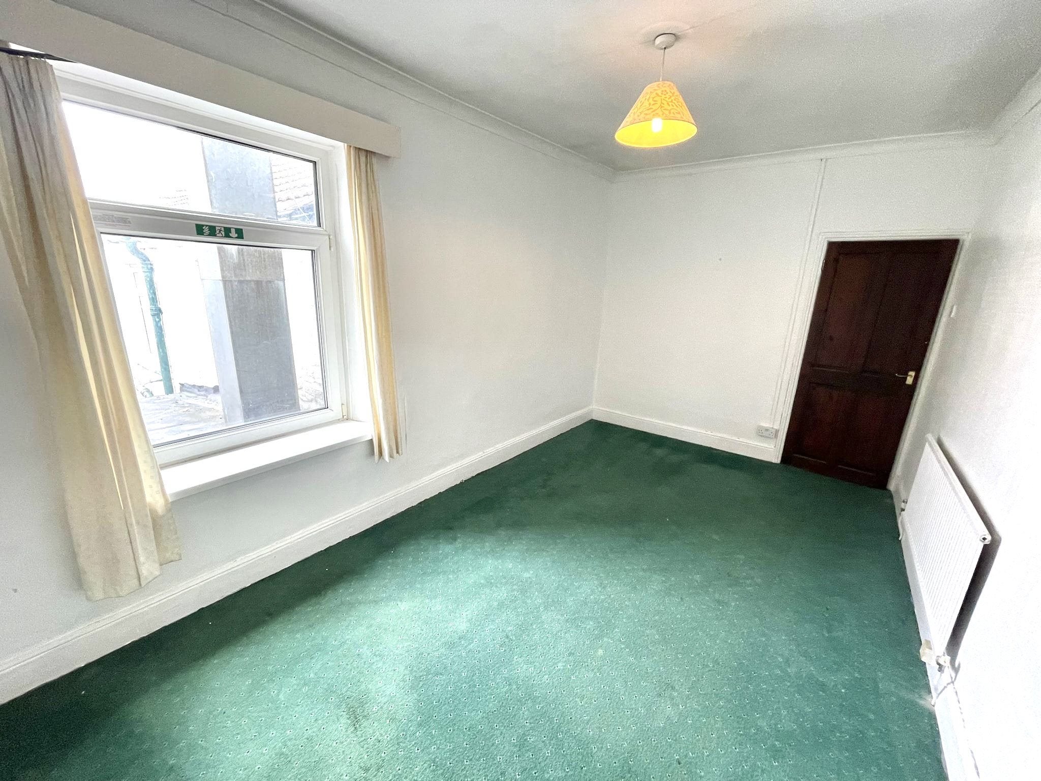 Flat Margaret Street in Treherbert