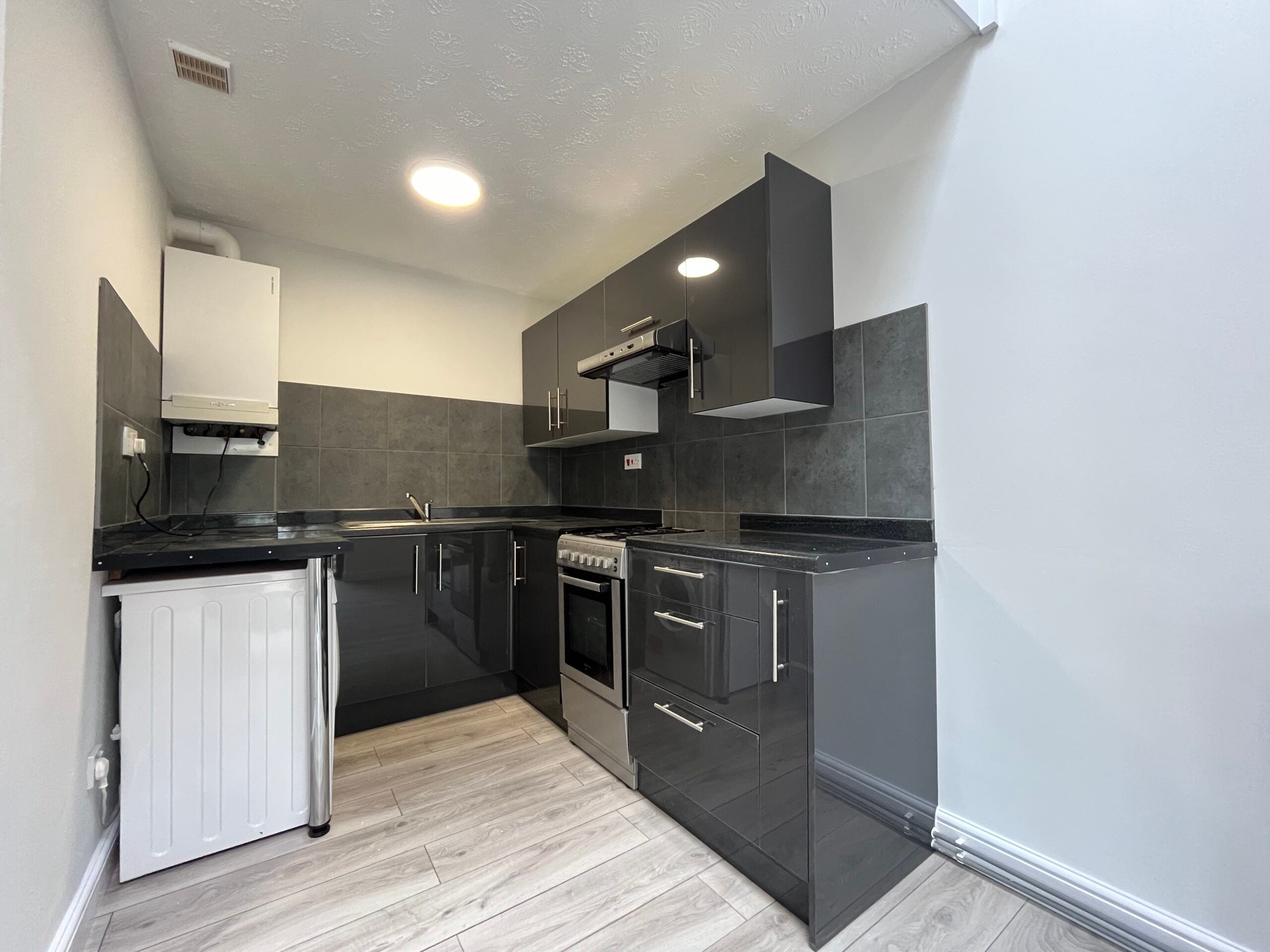 Flat Delapre Court in Eye