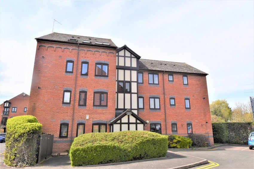Flat The Moorings in Warwick