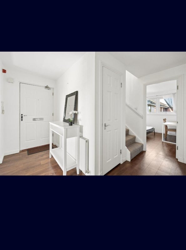 Room Dawson Road in Glasgow