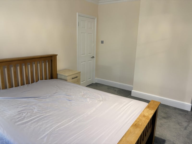 Room Cecil Road in Poole
