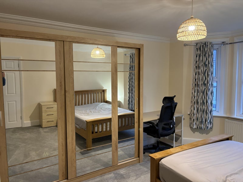 Room Cecil Road in Poole