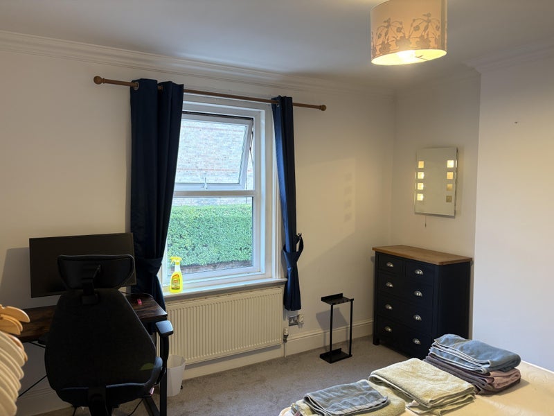 Room Cecil Road in Poole