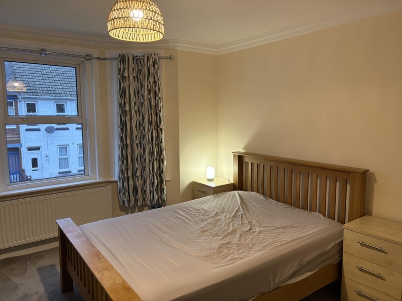 Room Cecil Road in Poole