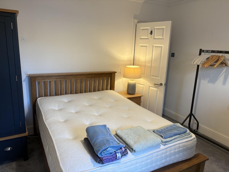 Room Cecil Road in Poole