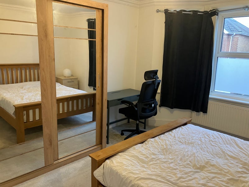 Room Cecil Road in Poole