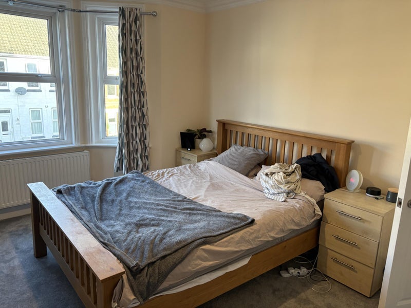 Room Cecil Road in Poole