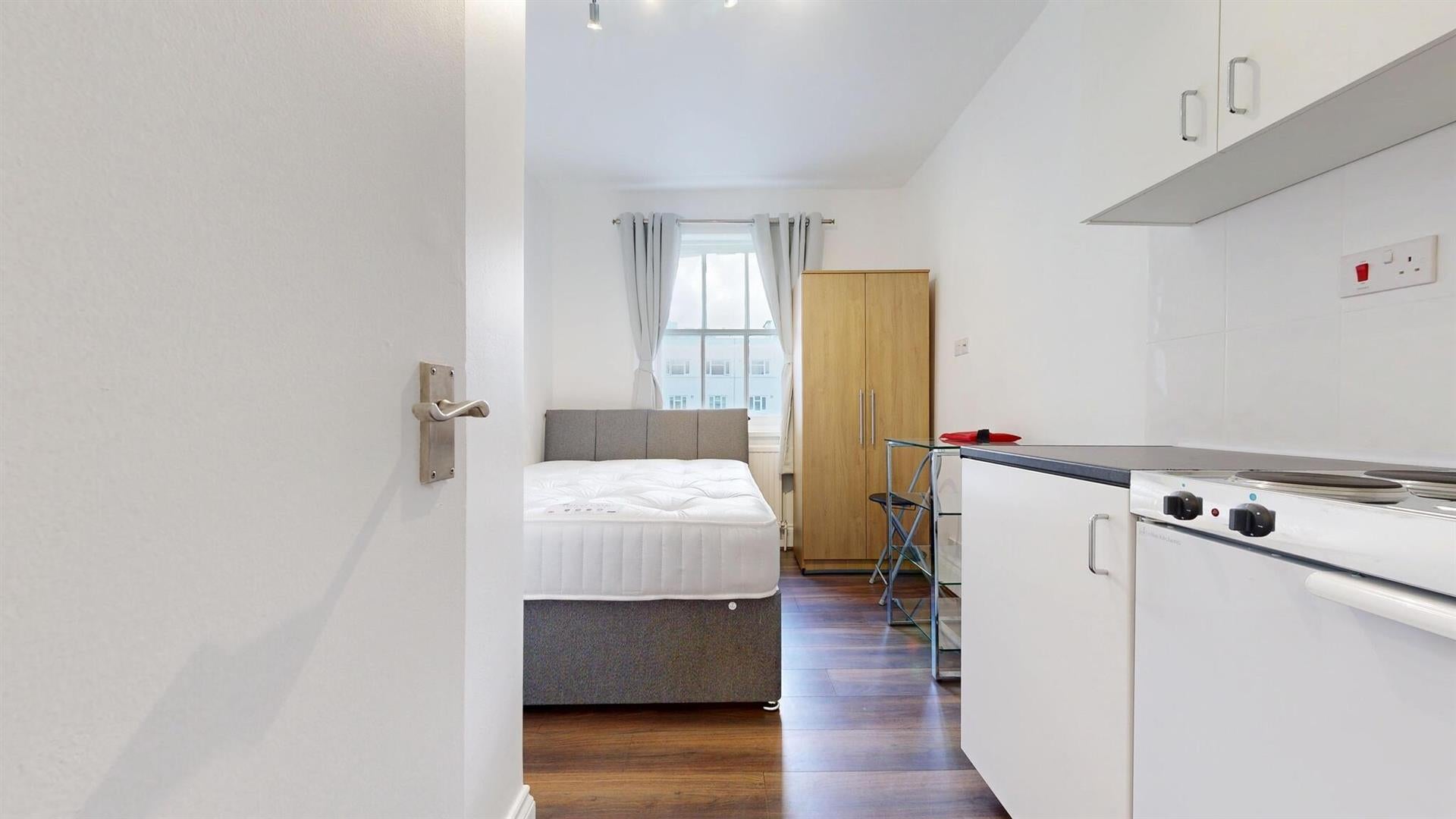 Flat Talbot Square in City of Westminster