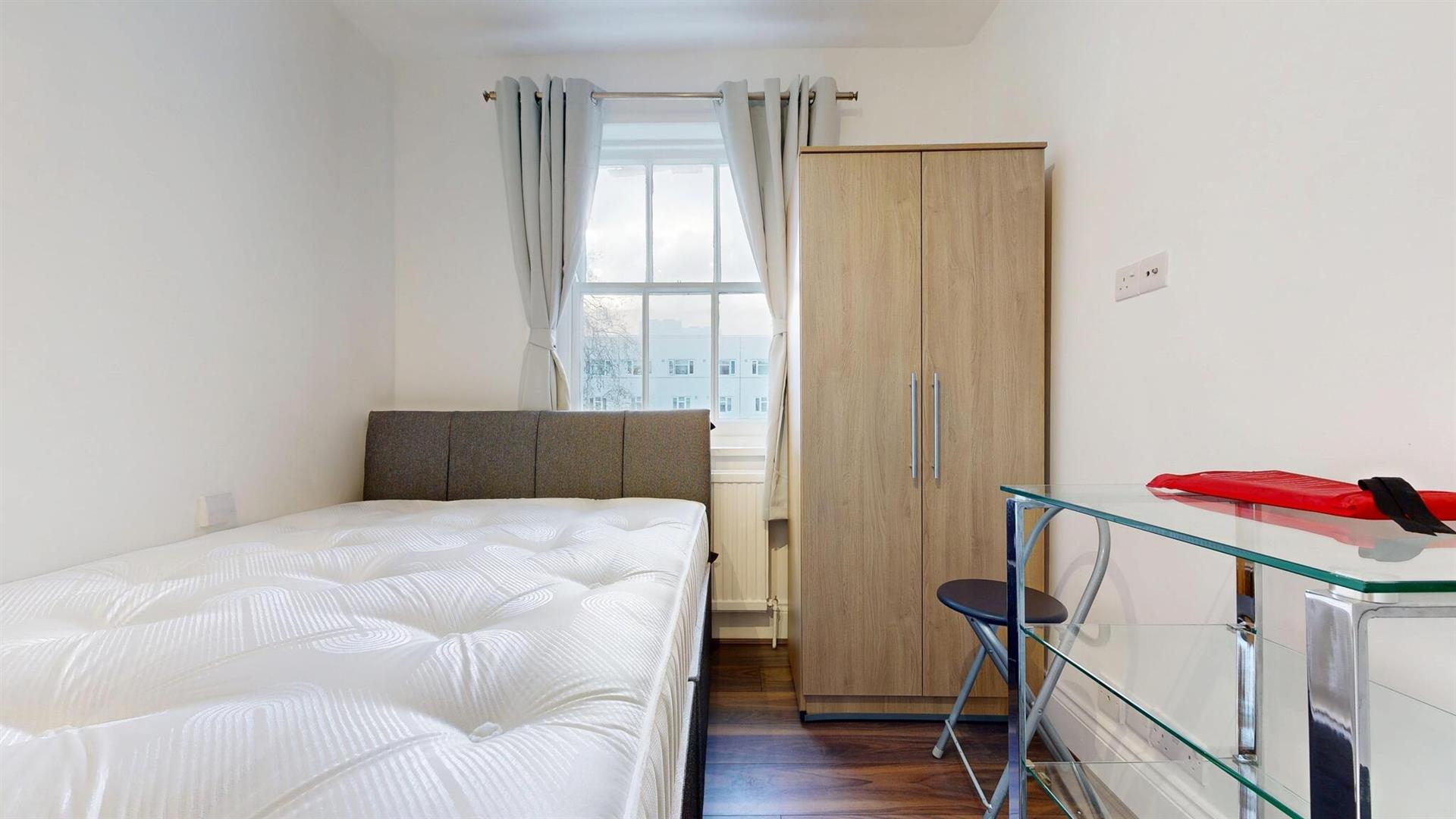 Flat Talbot Square in City of Westminster