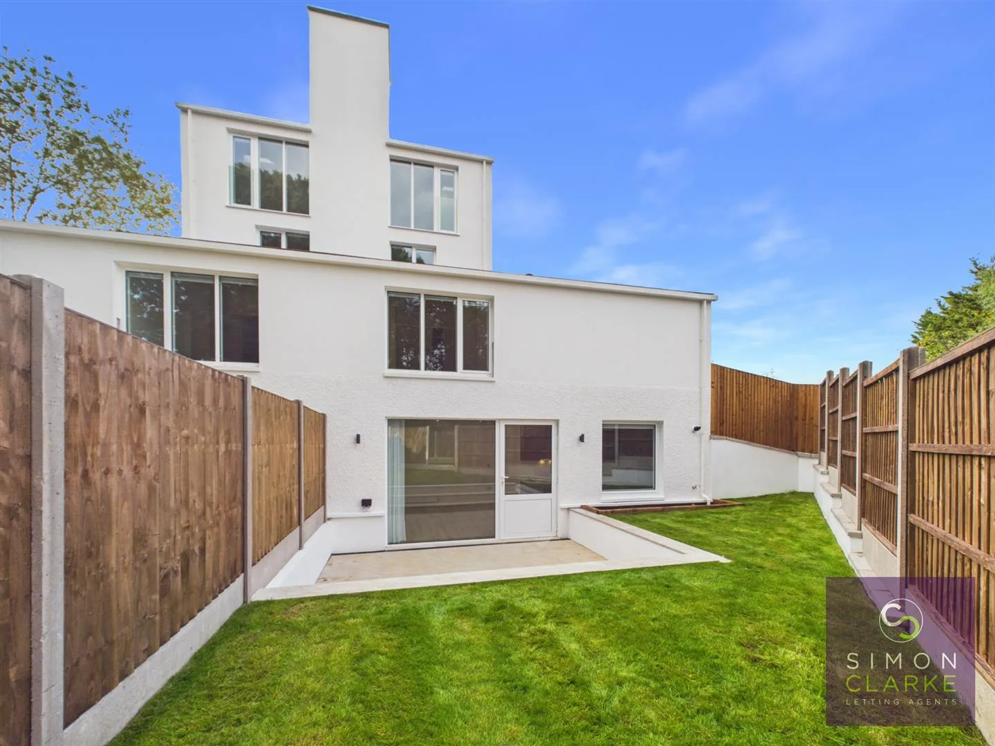 Flat Weirdale Avenue in Greater London