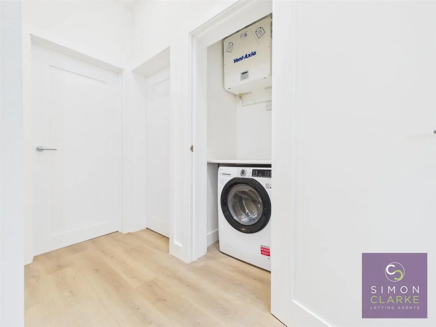 Flat Weirdale Avenue in Greater London