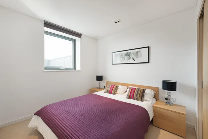 Flat Regent's Place Plaza in Greater London