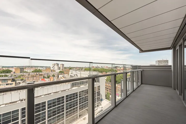Flat Regent's Place Plaza in Greater London