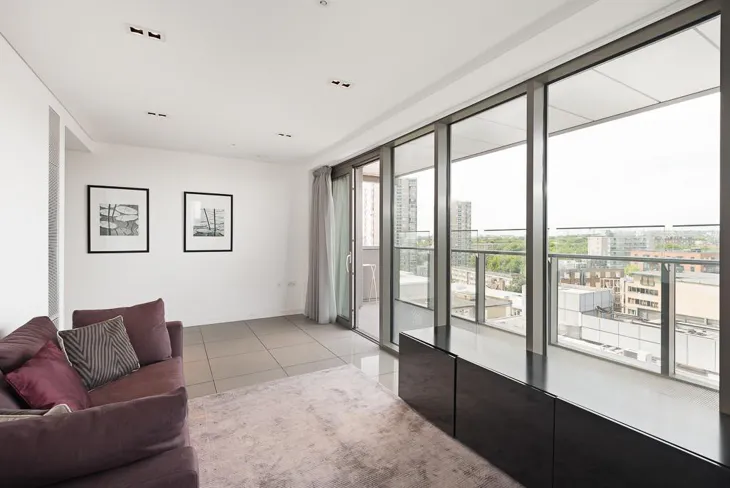 Flat Regent's Place Plaza in Greater London