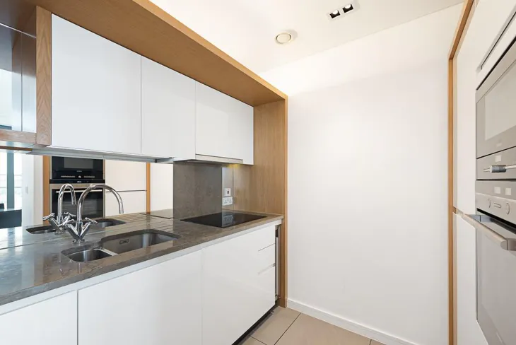Flat Regent's Place Plaza in Greater London