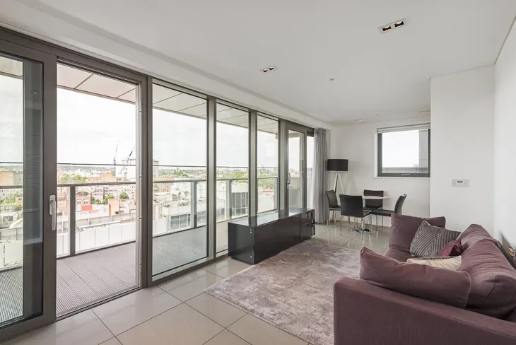 Flat Regent's Place Plaza in Greater London