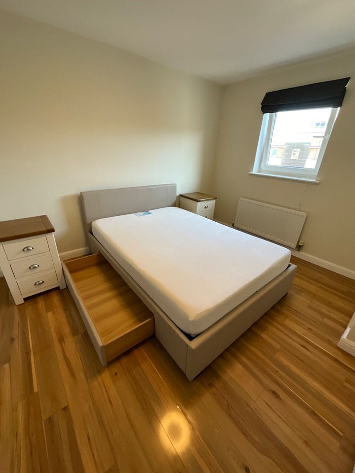 Flat Dunleavy Drive in Cardiff