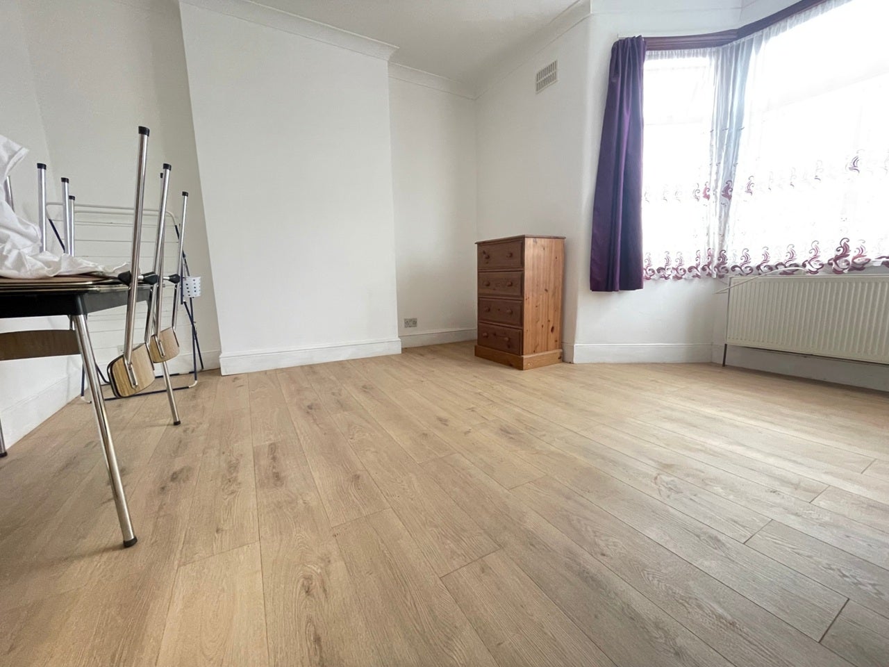 Flat Atholl Road in Greater London