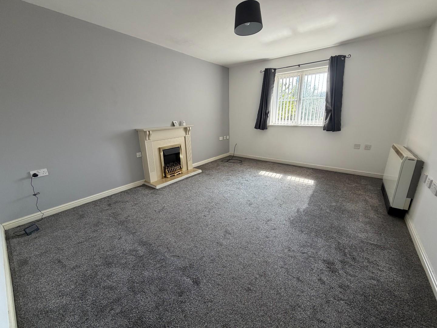 Flat Lawndale Close in Radcliffe