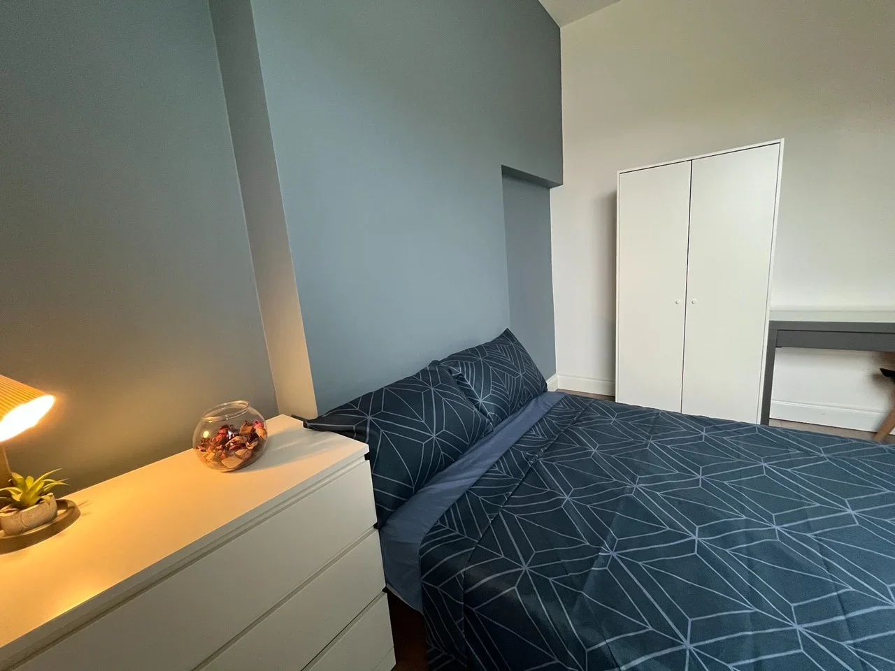Room Park Road in Greater London