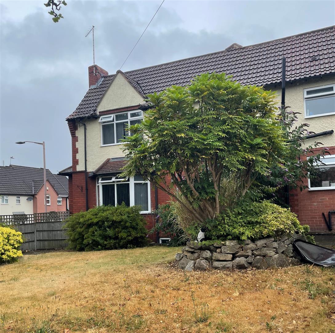 Room Meadow Avenue in Mansfield