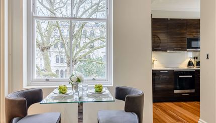 Flat Kensington Gardens Square in City of Westminster