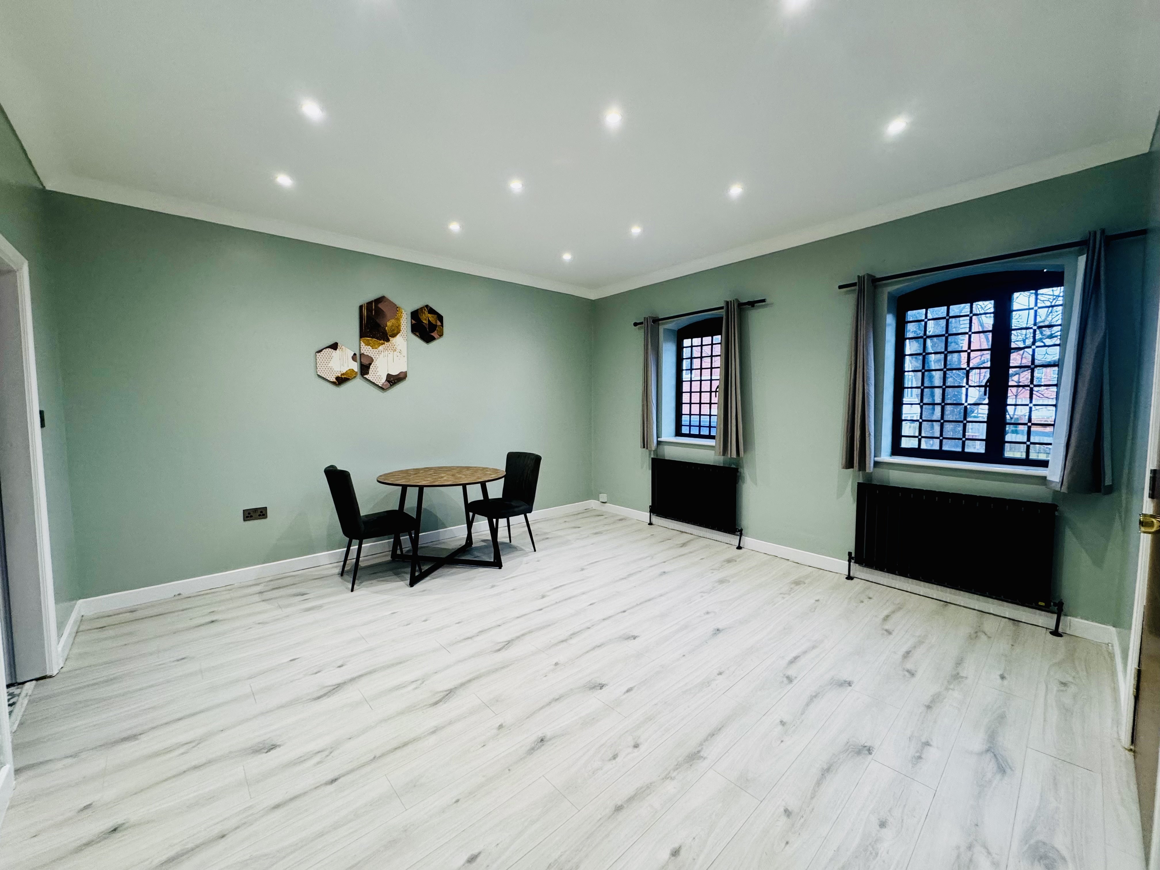 Flat Chequers Lane in Wellingborough