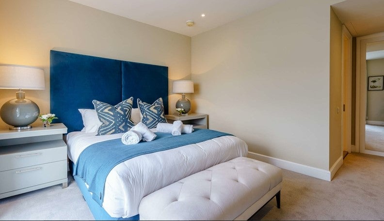Flat Westferry Circus in Greater London