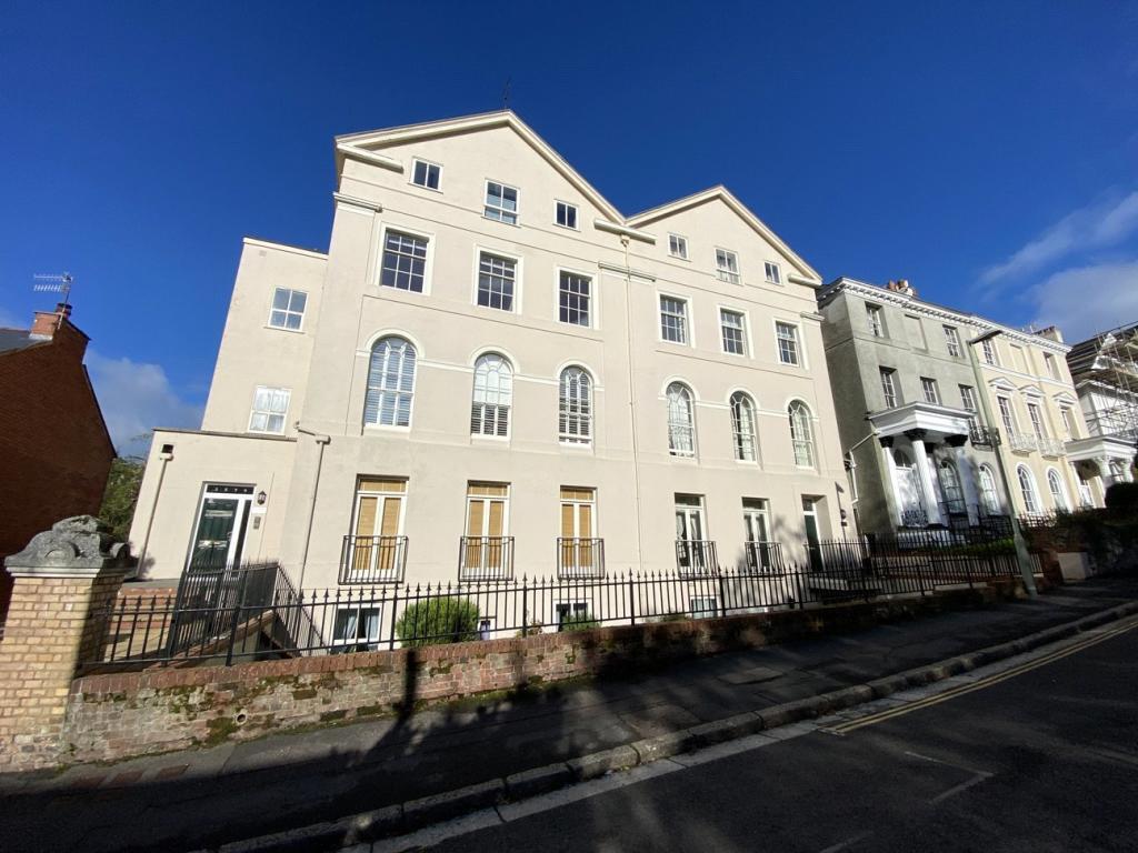 Flat Clifton Road in Paignton