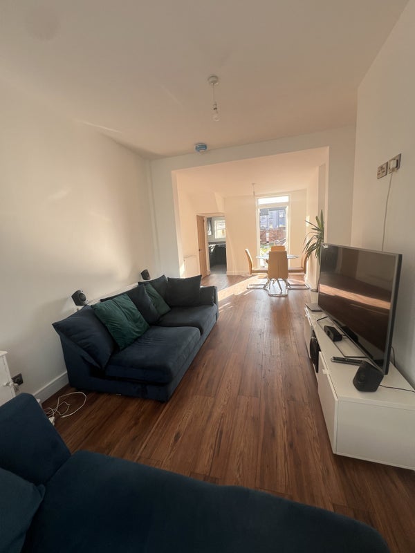 Room Grasmere Street in Liverpool