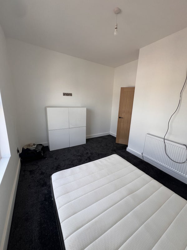 Room Grasmere Street in Liverpool