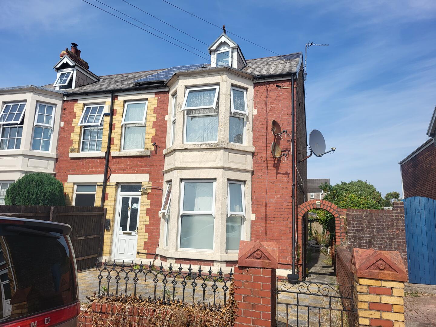 Room Acland Road in Bridgend
