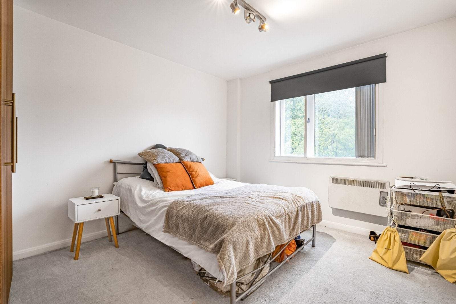 Flat Liverpool Road in Greater London