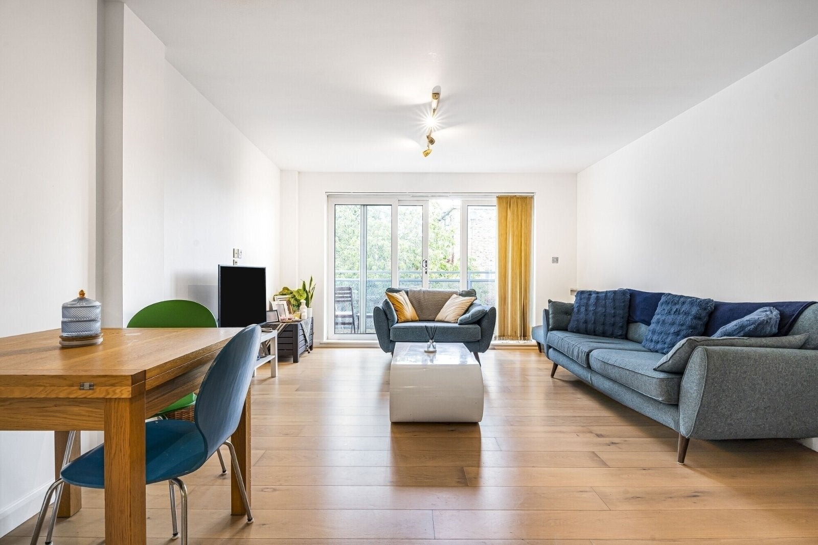 Flat Liverpool Road in Greater London