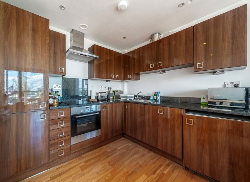 Flat Westferry Circus in Greater London