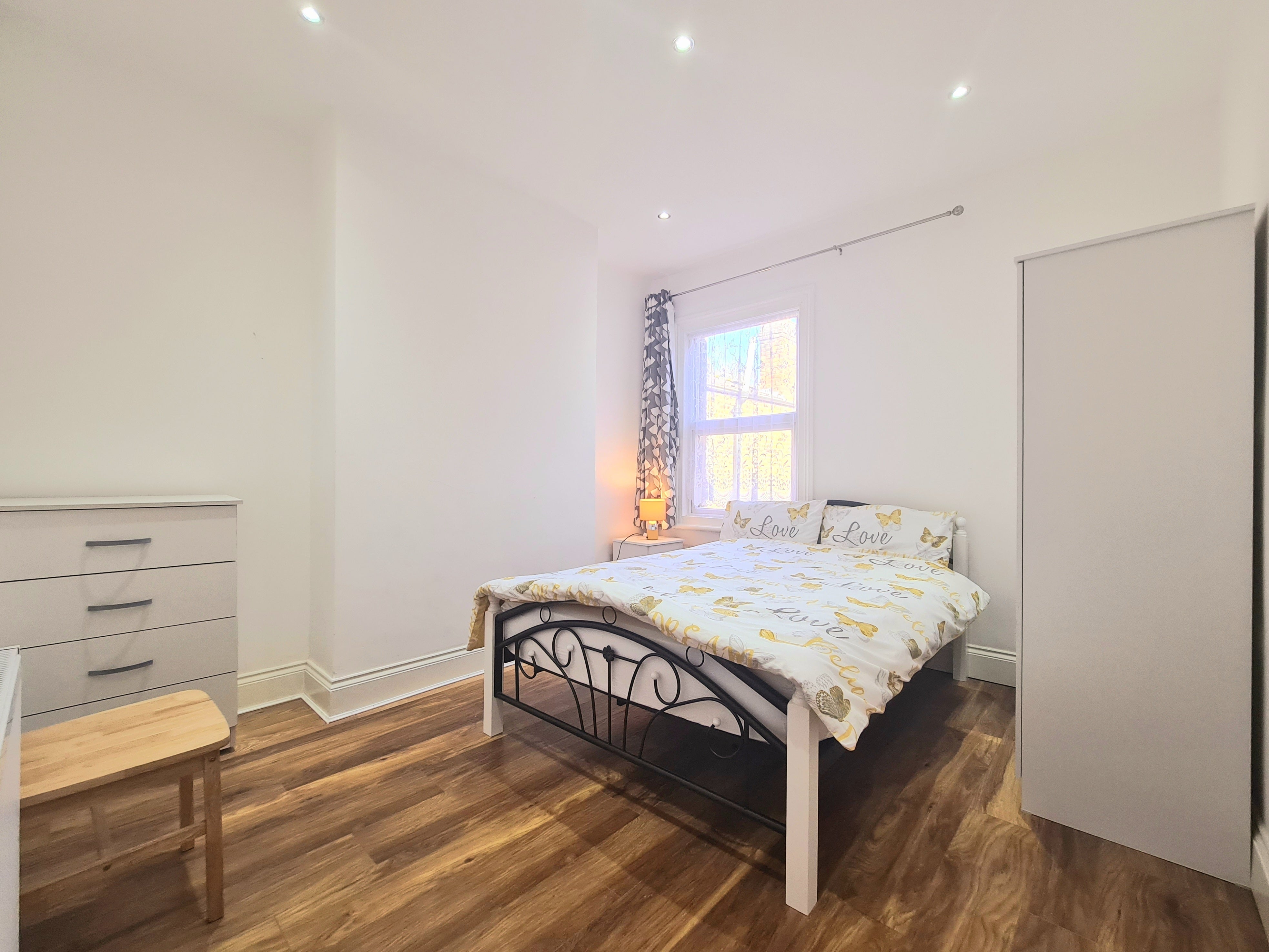 Room Laleham Road in Greater London