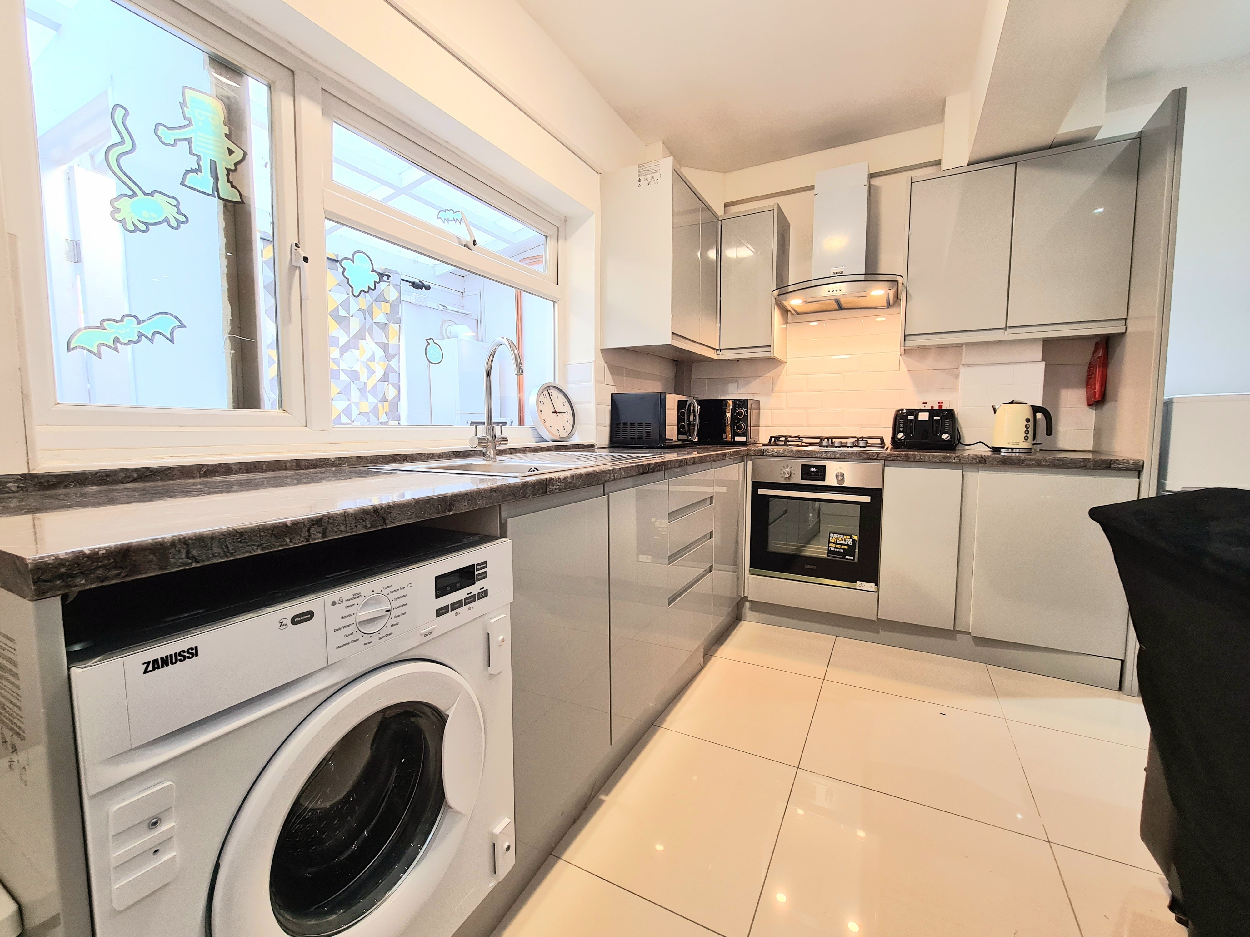Room Laleham Road in Greater London