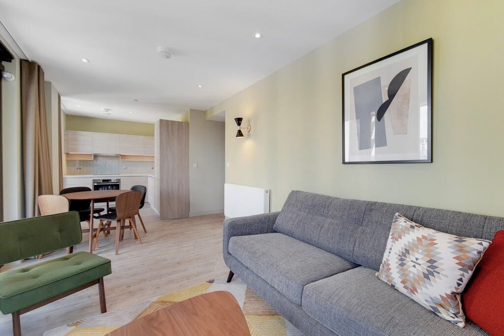 Flat Olympic Way in Greater London