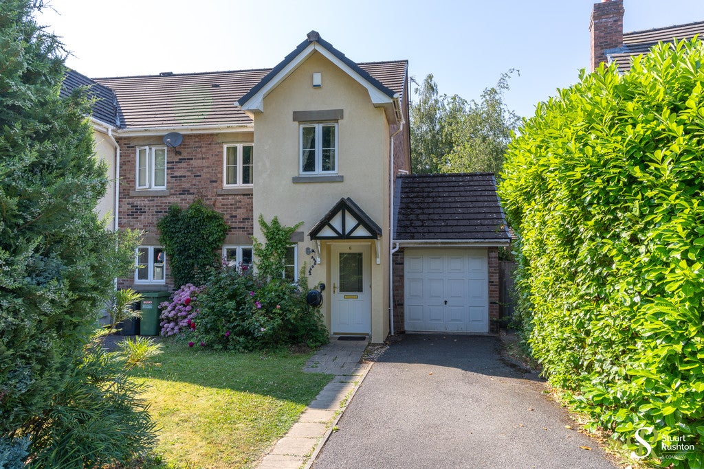 House Manor Park North in Knutsford