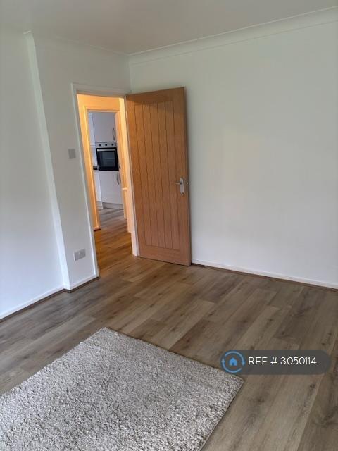 Flat Oakdene Road in Reigate and Banstead