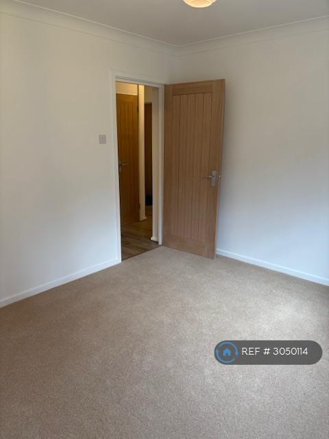Flat Oakdene Road in Reigate and Banstead