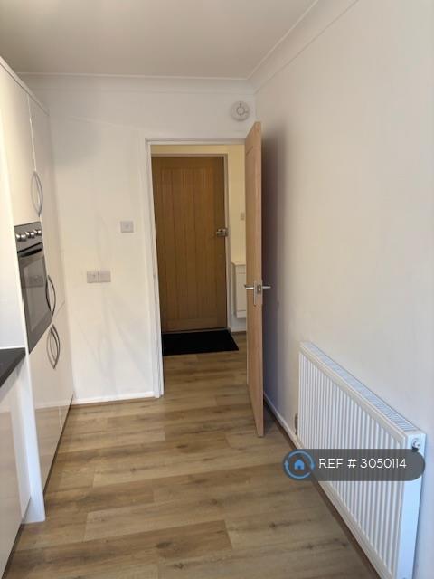 Flat Oakdene Road in Reigate and Banstead