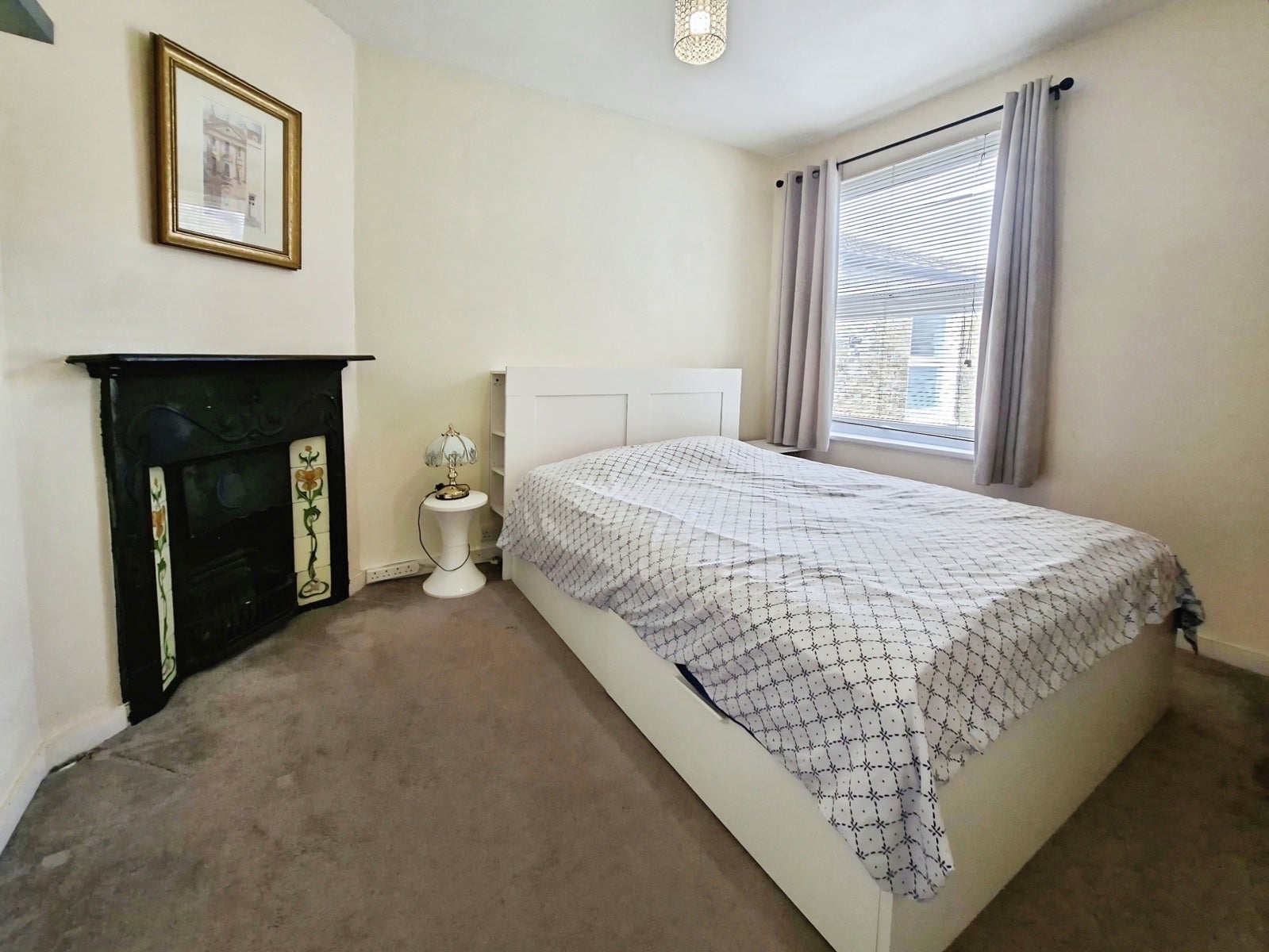 Flat Lyham Road in Greater London