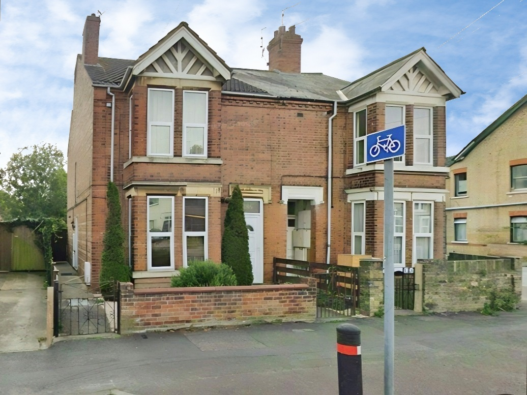 Flat Oundle Road in Peterborough