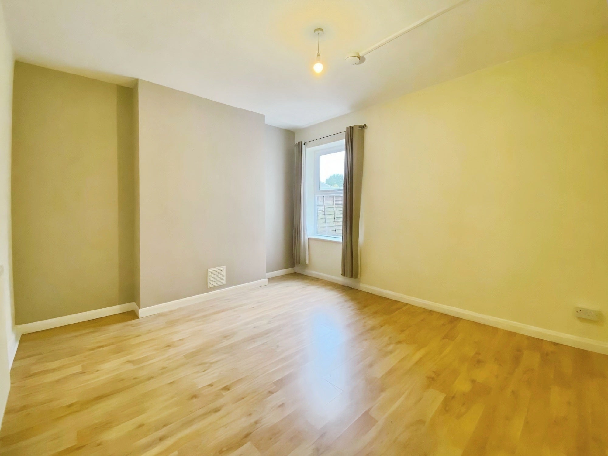 Flat Oundle Road in Peterborough