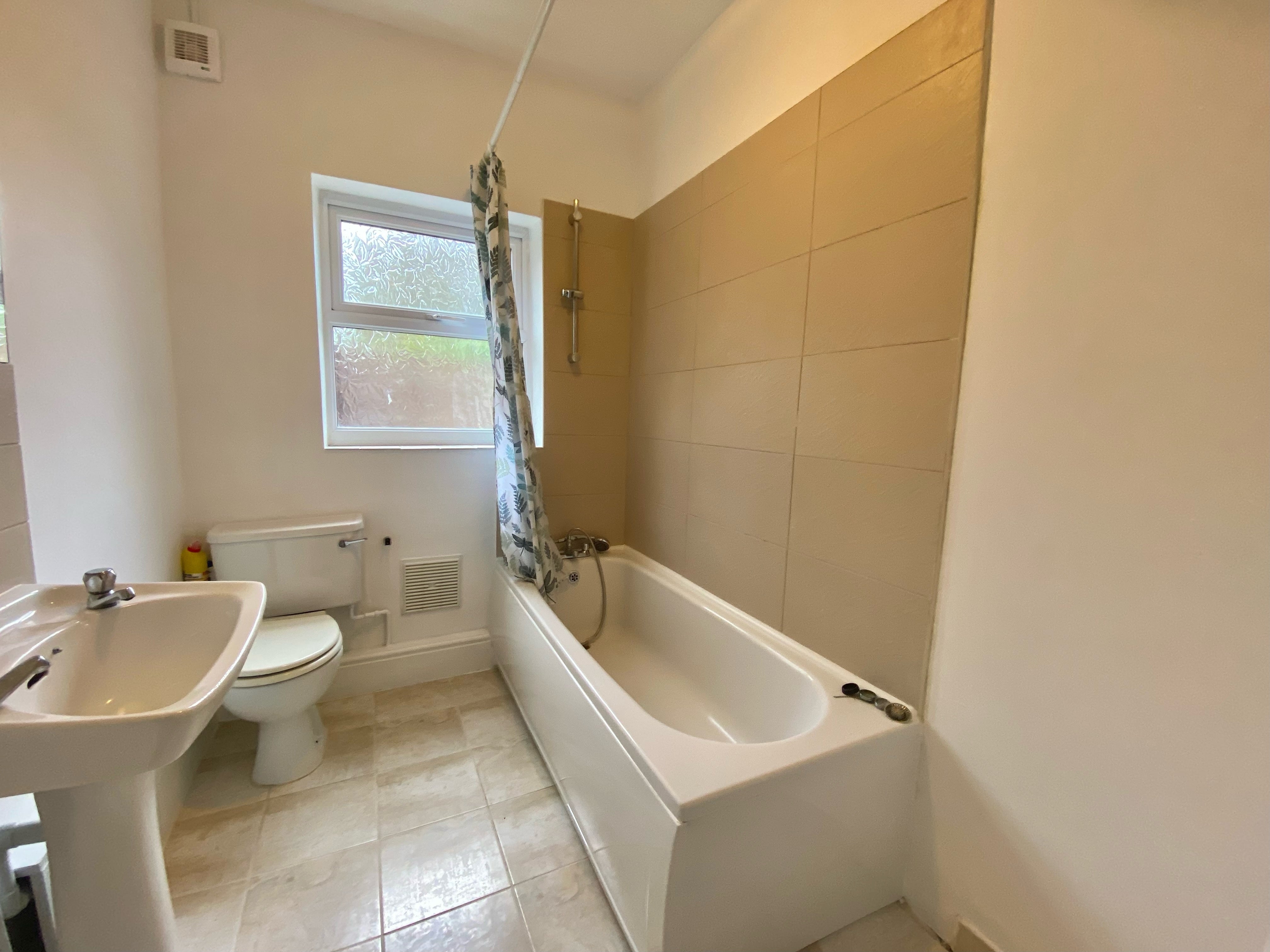 Flat Oundle Road in Peterborough