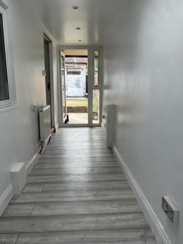Room Oakdale Road in Greater London