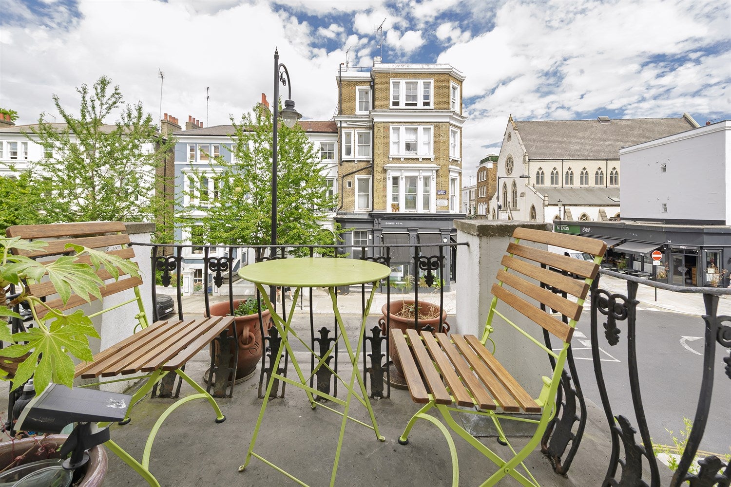 Flat Elgin Crescent in Greater London