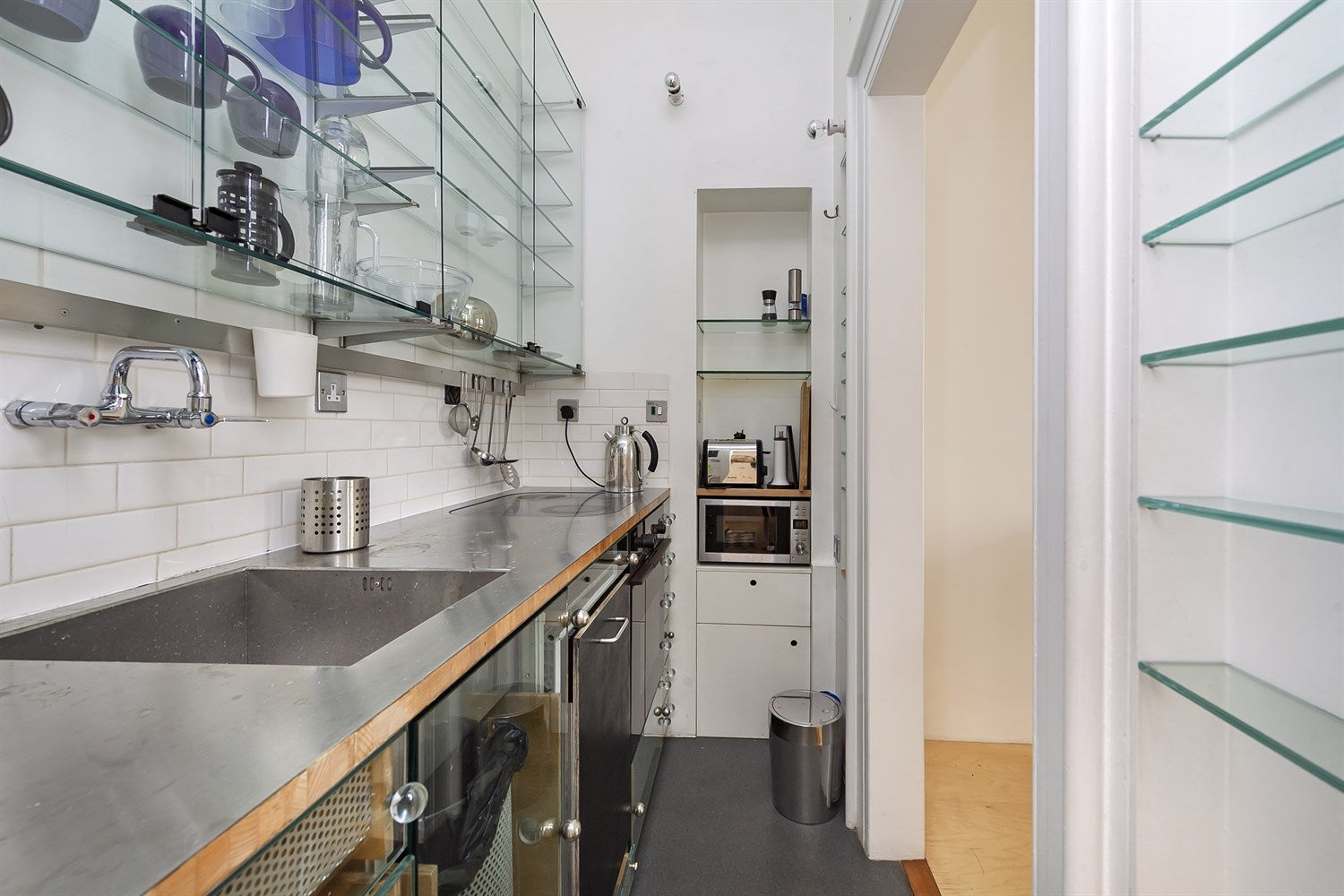 Flat Elgin Crescent in Greater London